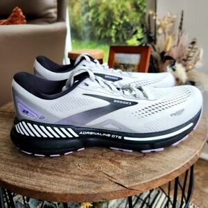 Brooks Adrenaline GTS 23 Womens Running Shoe